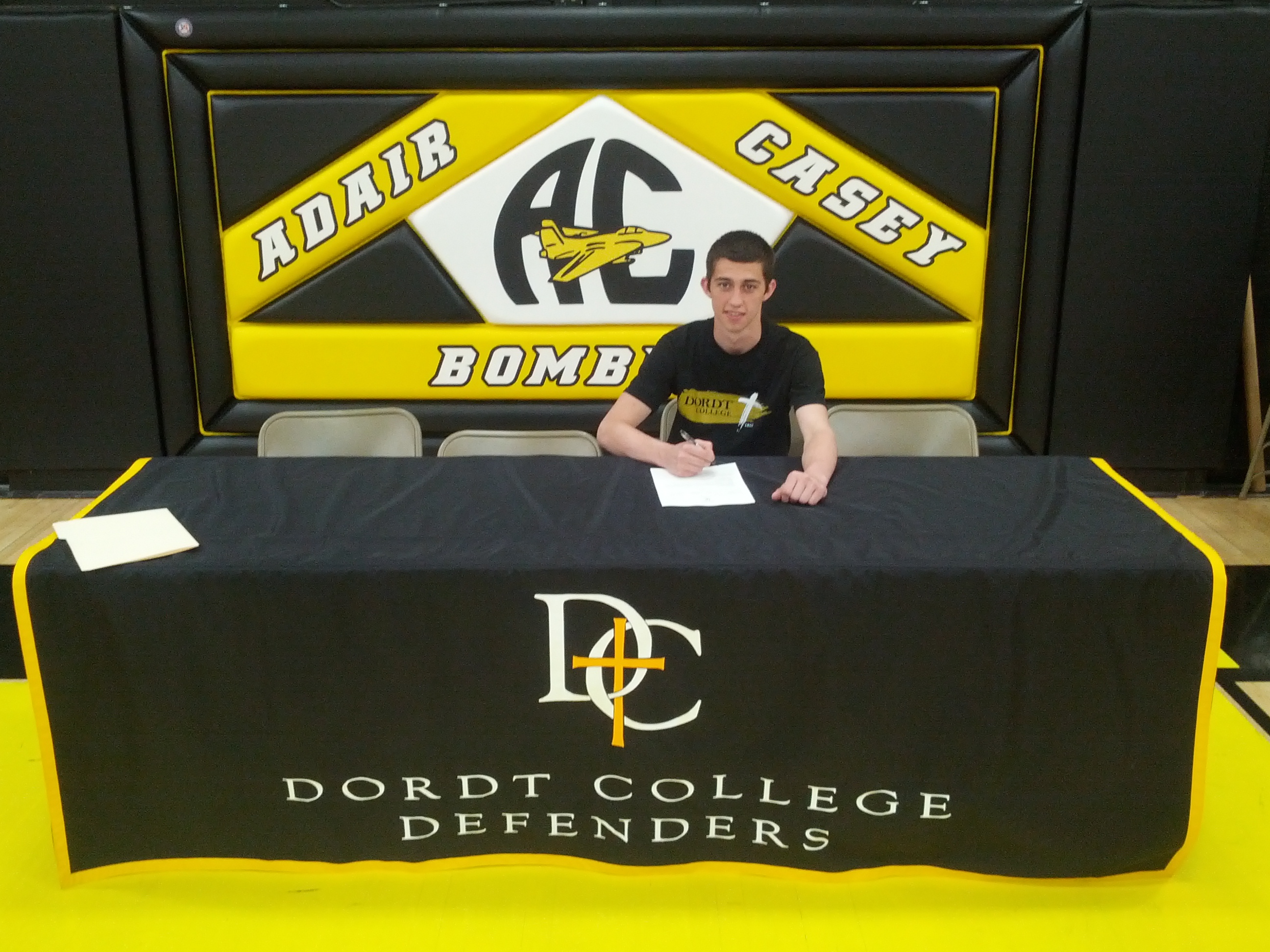 adair-casey-hoopster-rochholz-chooses-dordt-kjan-radio-atlantic-ia