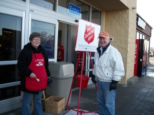 Bell Ringing Chair Mark Wedemeyer (right) and a volunteer bell ringer. (Teresa Kanning/photo)
