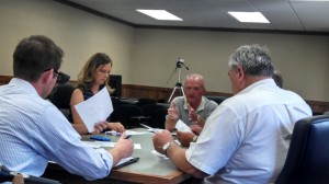 Pat McCurdy (Center), Kathy Somers (on his left), Dana Halder (far right); John Lund (left front). Ric Hanson/photo. 