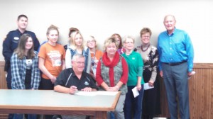 Atlantic Mayor Dave Jones signs the Red Ribbon Week Proclamation. (Ric Hanson photo)