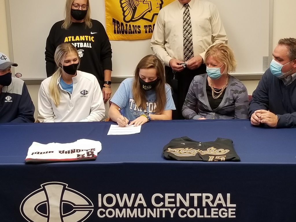 Engler officially signs with Iowa Central « KJAN Radio Atlantic, IA