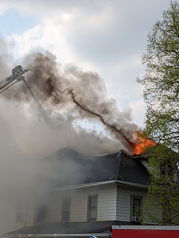 More pics from Tuesday’s house fire in Atlantic « KJAN Radio Atlantic