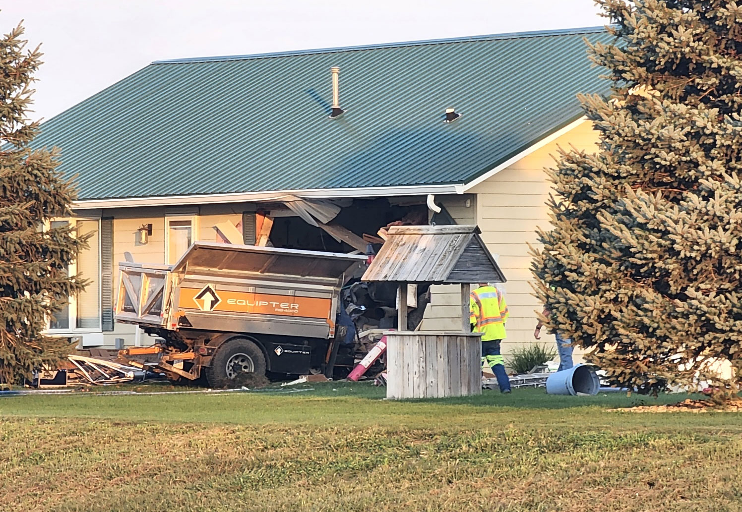 Five injured after truck hits house in Plymouth County « KJAN Radio